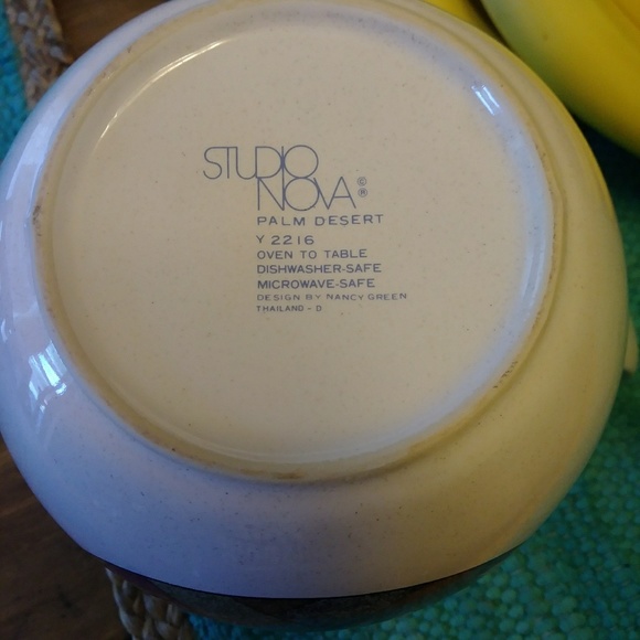 STUDIO NOVA 60 oz pitcher - Picture 3 of 3